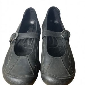 Women’s keen size 9 Mary Jane shoes with buckle
